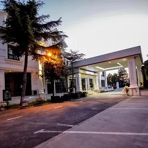 Univers Resort 4* Elbasan