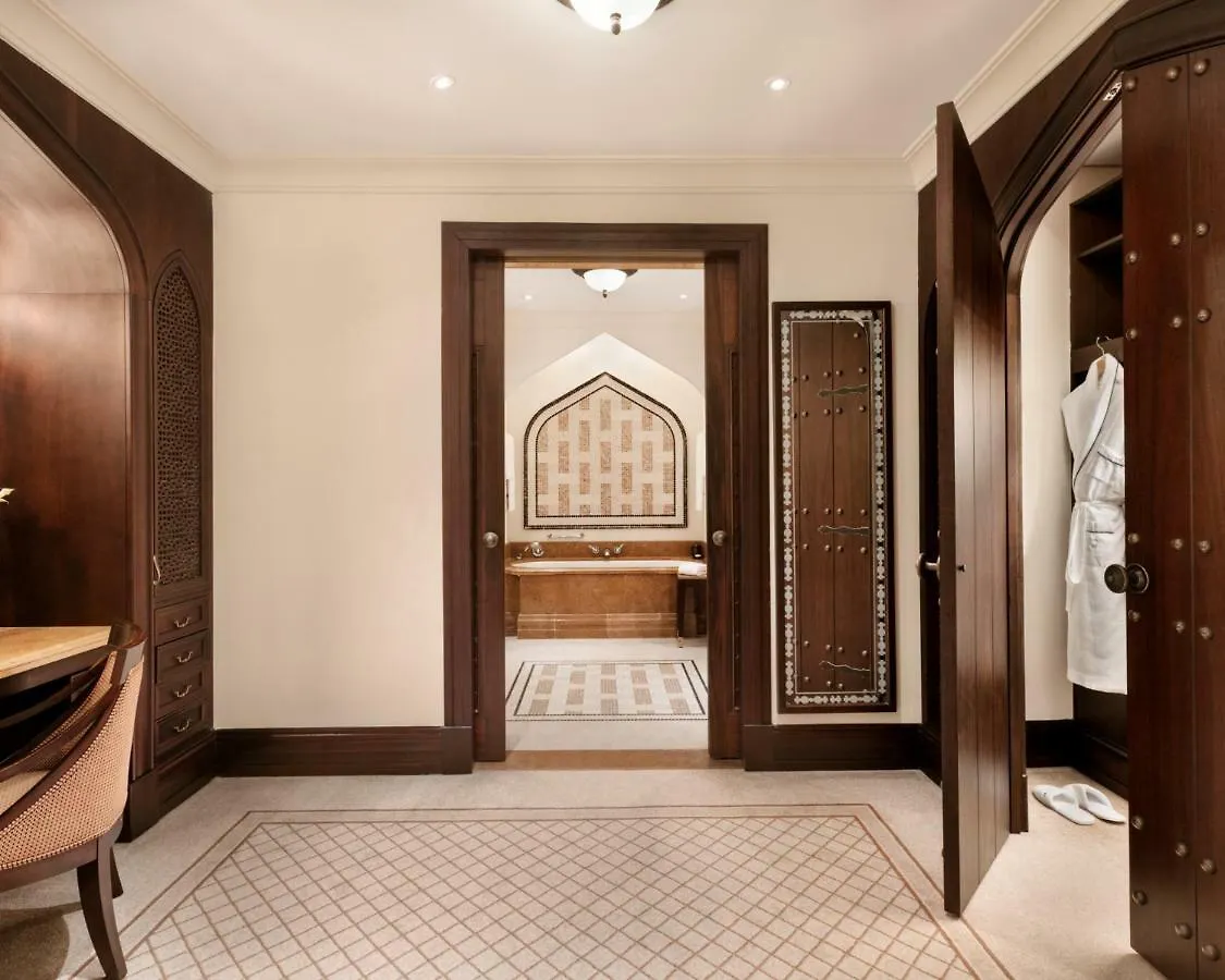 Shangri-La Qaryat Al Beri, Abu Dhabi 5*,